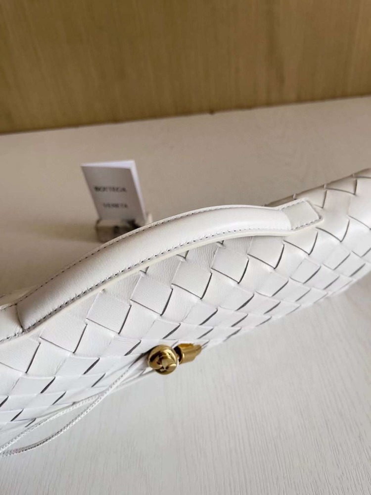 بوتيقا.  المقاس العرض 31cmالارتفاع 13cm العمق 3cm