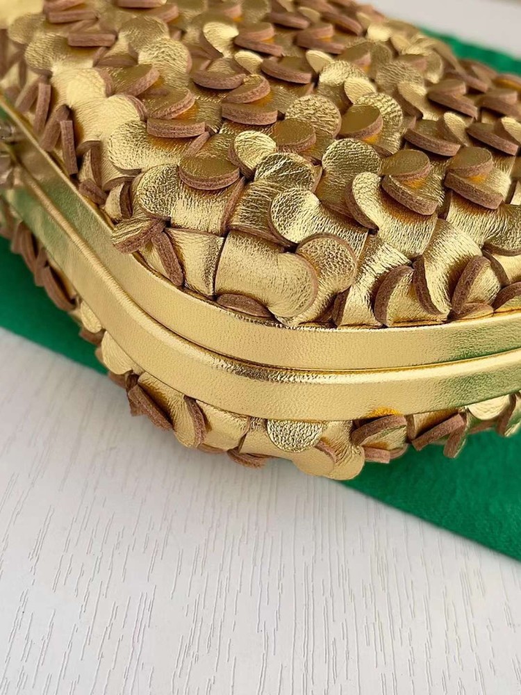 بوتيقا المقاس العرض 20.5cm الارتفاع 12.5cm العمق6cm