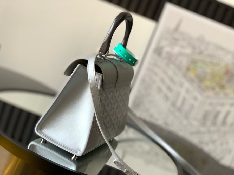 قويارد سايقون المقاس  العرض20cm الارتفاع 15cm العمق 7.5cm
