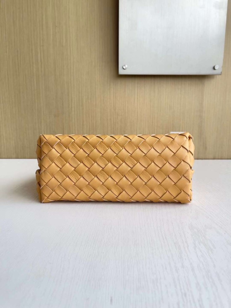 بوتيقا  المقاس العرض 25cm الارتفاع 20cm. العمق11cm