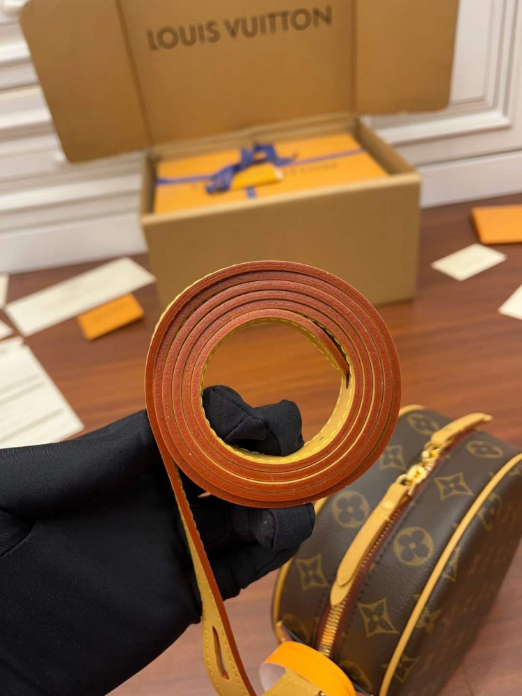 لوي فيتون. المقاس العرض 17cm الارتفاع 18cm العمق7cm