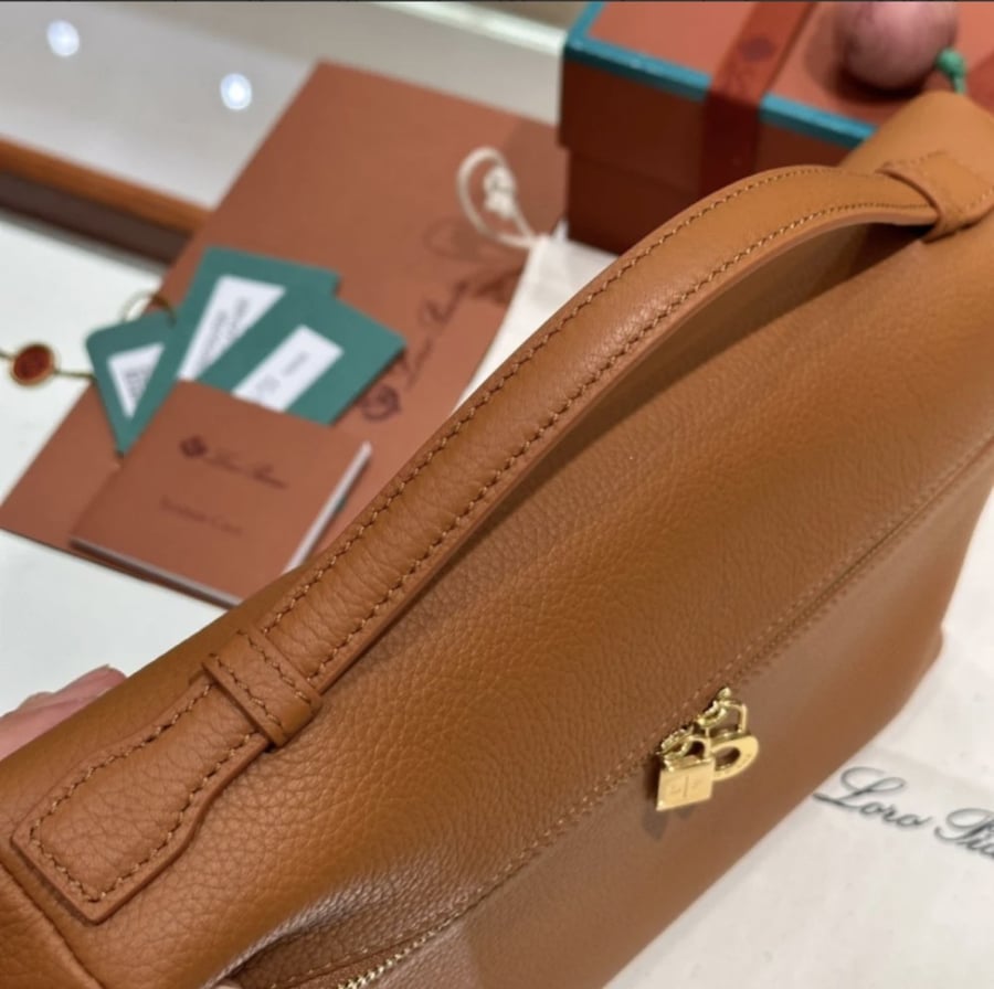 لوروبيانا المقاس العرض  27cm الارتفاع 16cm العمق 6cm