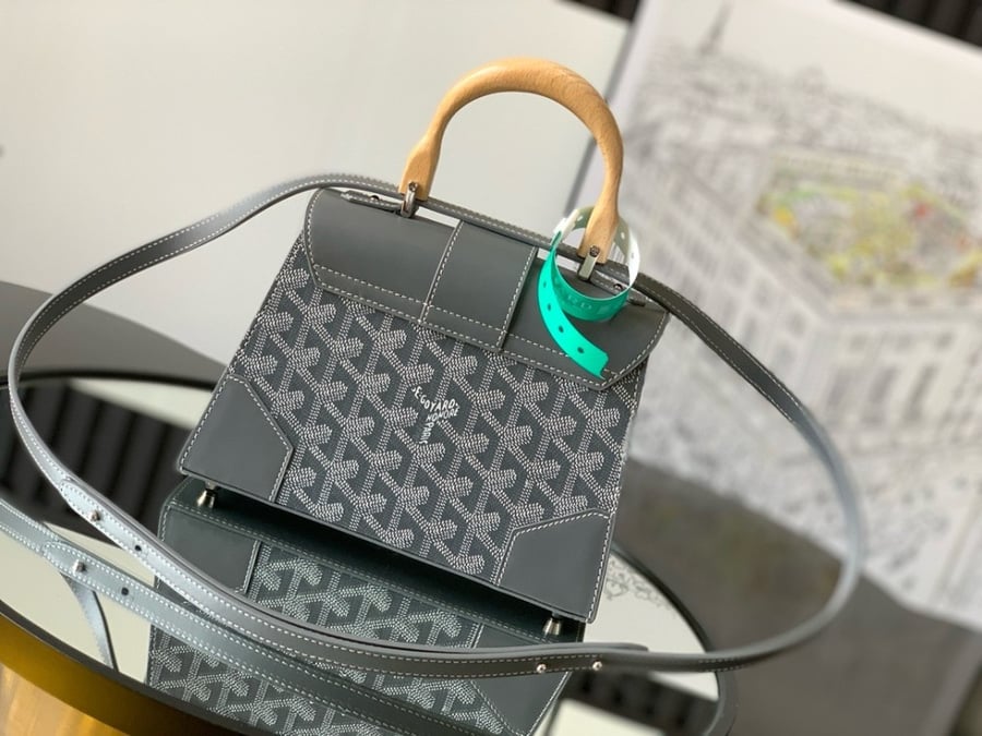 قويارد سايقون المقاس  العرض20cm الارتفاع 15cm العمق 7.5cm