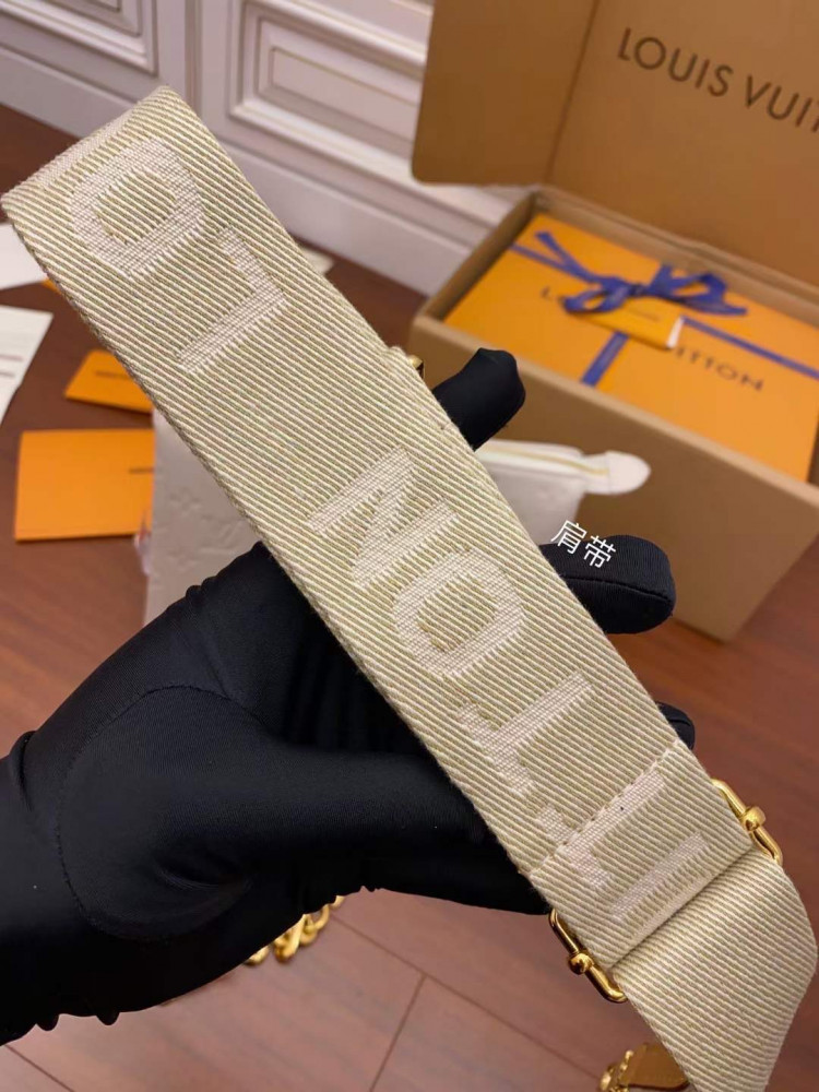 لوي فيتون. المقاس العرض 26cm الارتفاع 20 العمق12cm