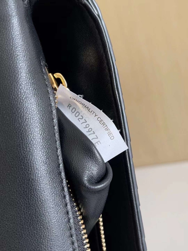 بوتيقا.  المقاس العرض 31cmالارتفاع 13cm العمق 3cm