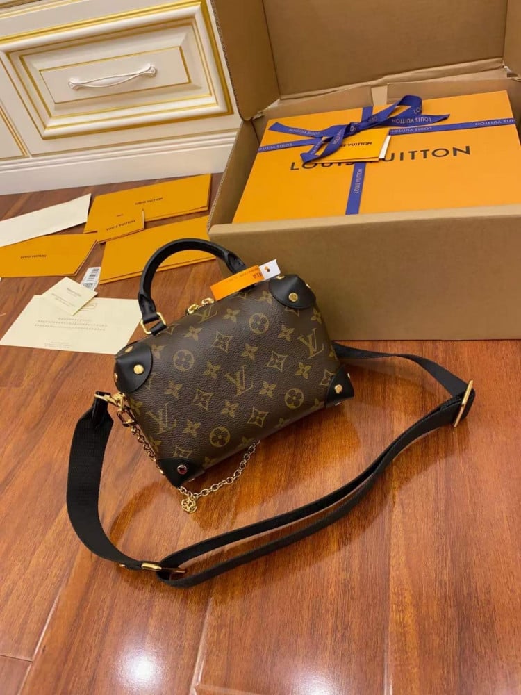 لوي فيتون. المقاس العرض20cm الارتفاع 14cm العمق 7.5