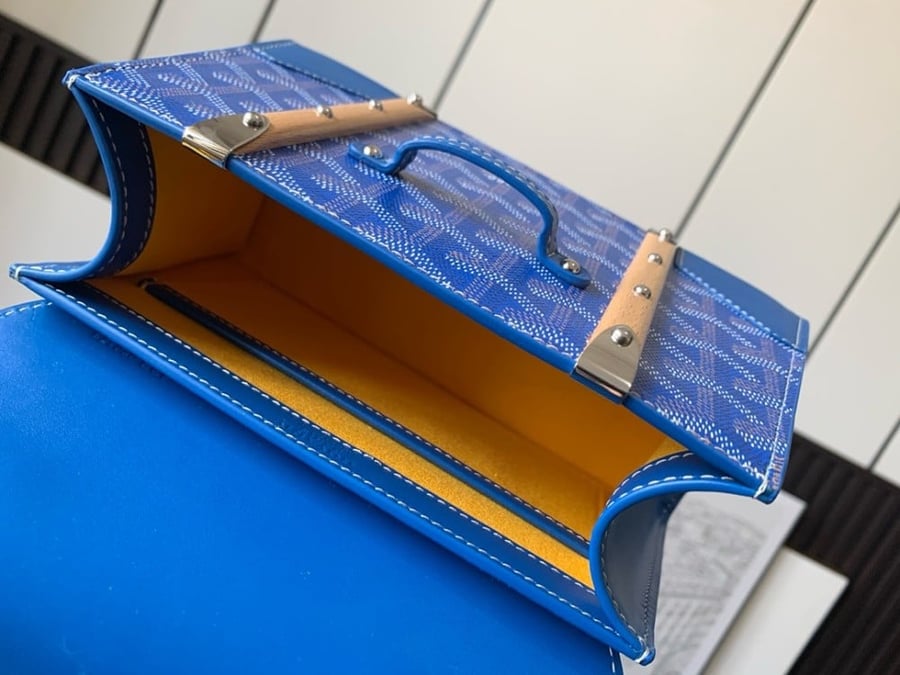 قويارد سايقون المقاس  العرض20cm الارتفاع 15cm العمق 7.5cm
