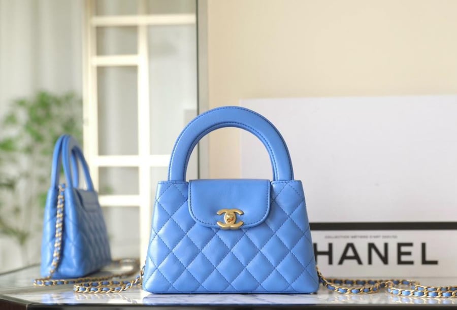 شانيل 23k مقاس العرض 19cm الارتفاع13cm العمق 7cm