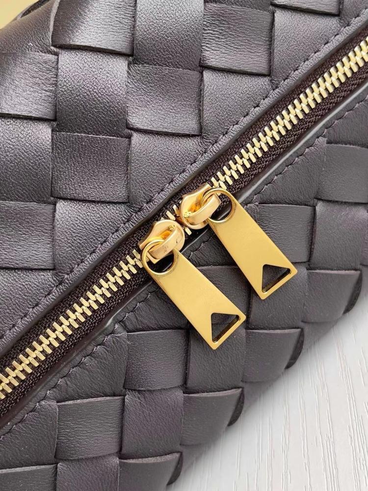 بوتيقا.  المقاس العرض 25cm الارتفاع18cm. العمق11cm