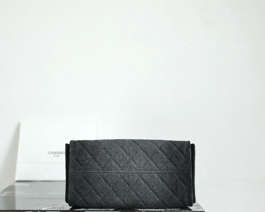 شانيل  25bag المقاس العرض 30cm الارتفاع 26cm العمق14cm