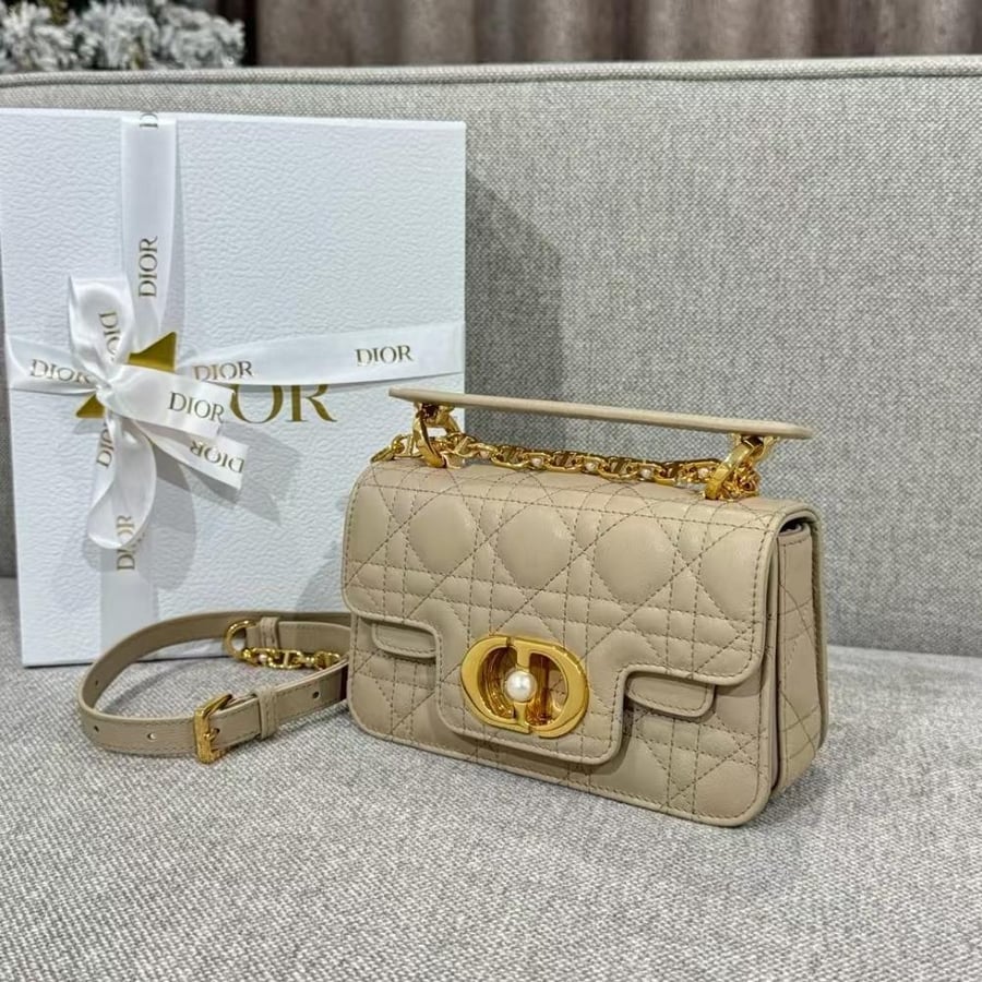 ديور jolie المقاس العرض 19cm الارتفاع 12cm العمق 6cm