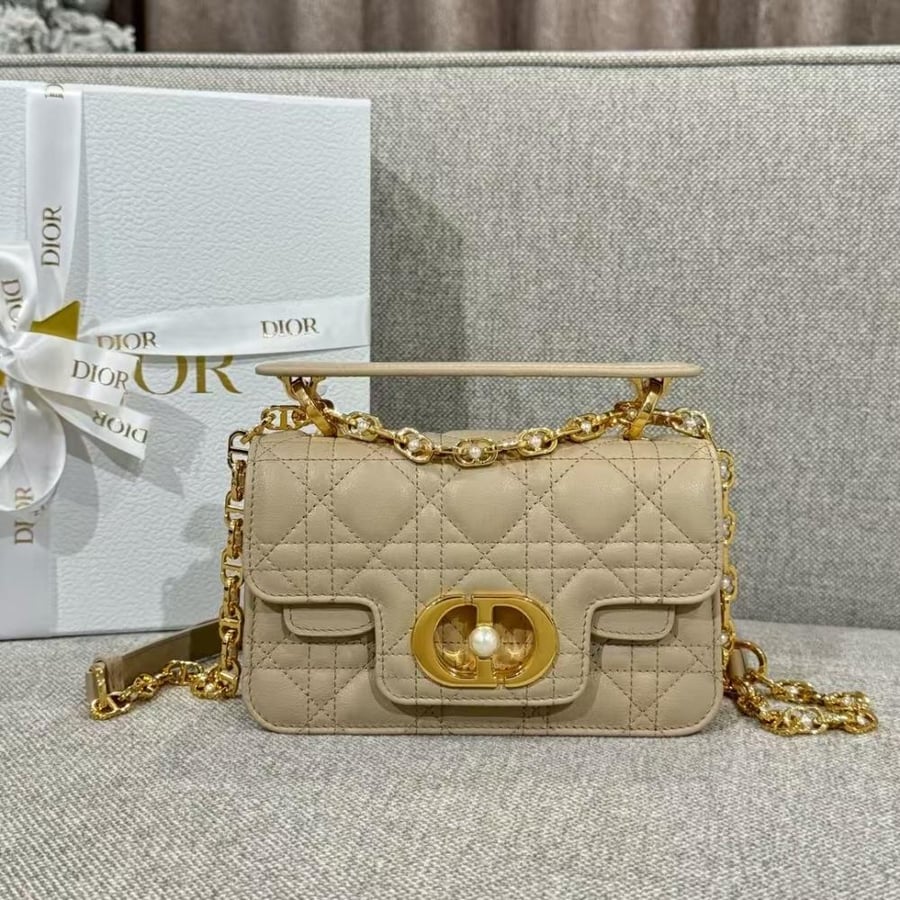 ديور jolie المقاس العرض 19cm الارتفاع 12cm العمق 6cm