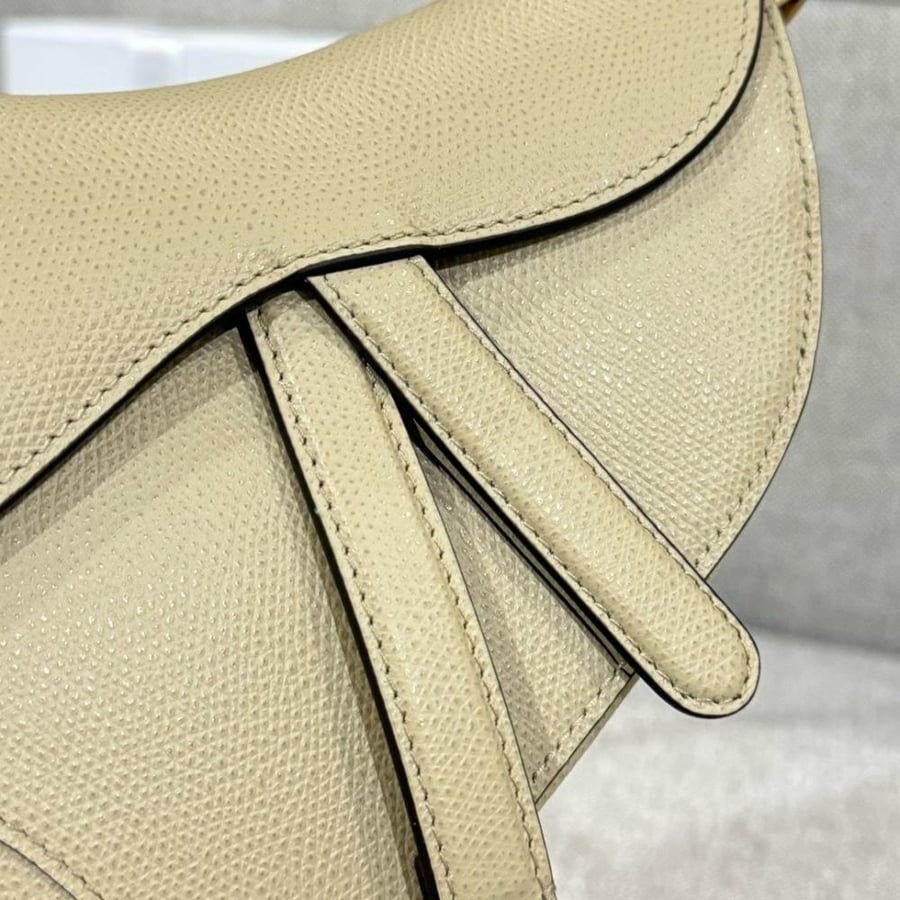 ديور saddle bag  المقاس العرض 25.5cm الارتفاع 20cm العمق 6.5cm