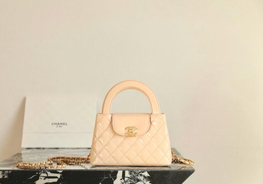 شانيل 23k مقاس العرض 19cm الارتفاع13cm العمق 7cm