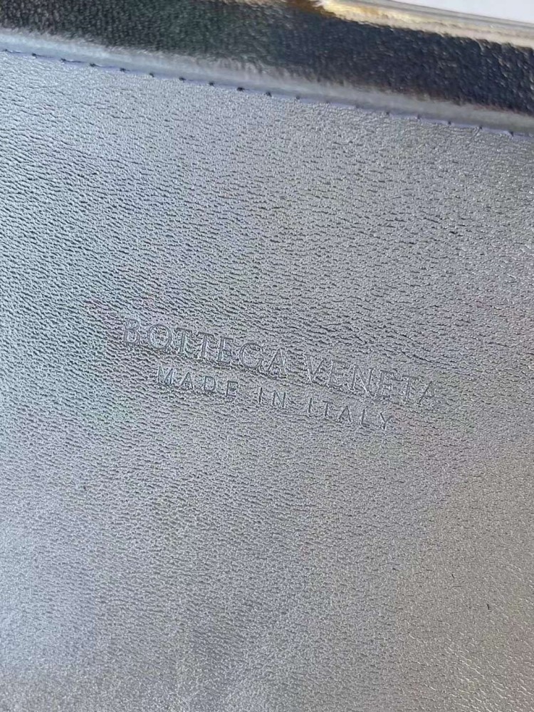 بوتيقا المقاس العرض 20.5cm الارتفاع 12.5cm العمق6cm