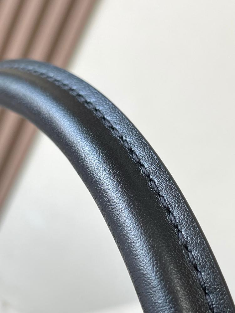لوي فيتون speedy30 المقاس العرض30cm الارتفاع 21cm العمق17cm