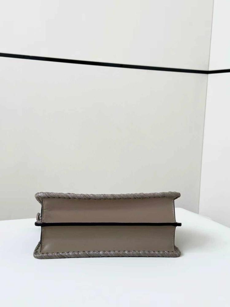 فندي بيكابو مقاس 27cm.