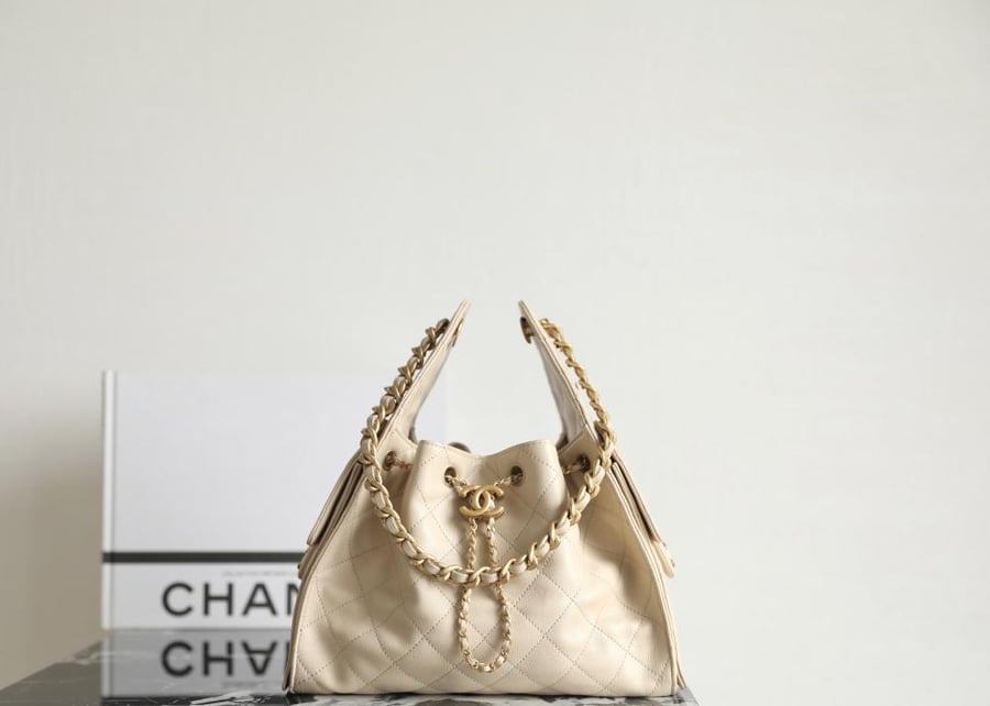 شانيل  25bag المقاس العرض 30cm الارتفاع 26cm العمق14cm