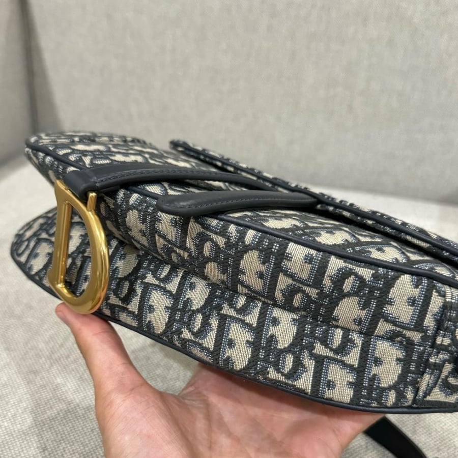 ديور saddle bag  المقاس العرض 25.5cm الارتفاع 20cm العمق 6.5cm