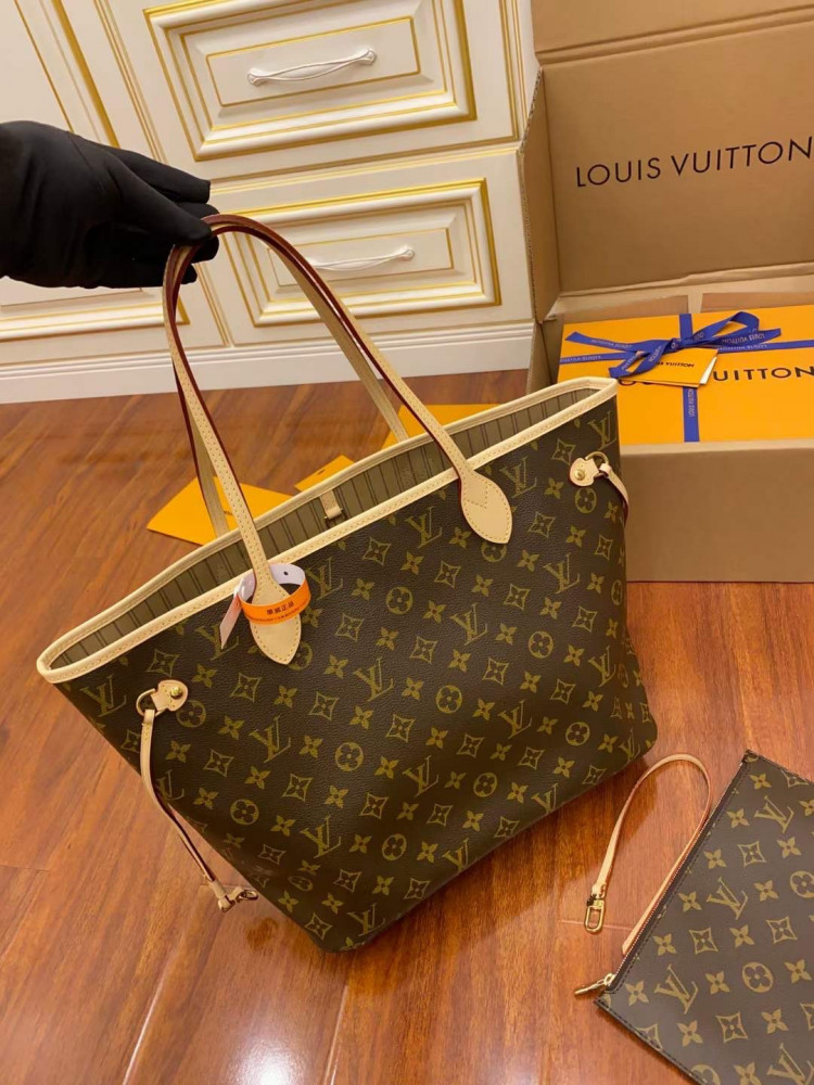 لوي فيتون. المقاس العرض.  32cm الارتفاع29cm  العمق17cm