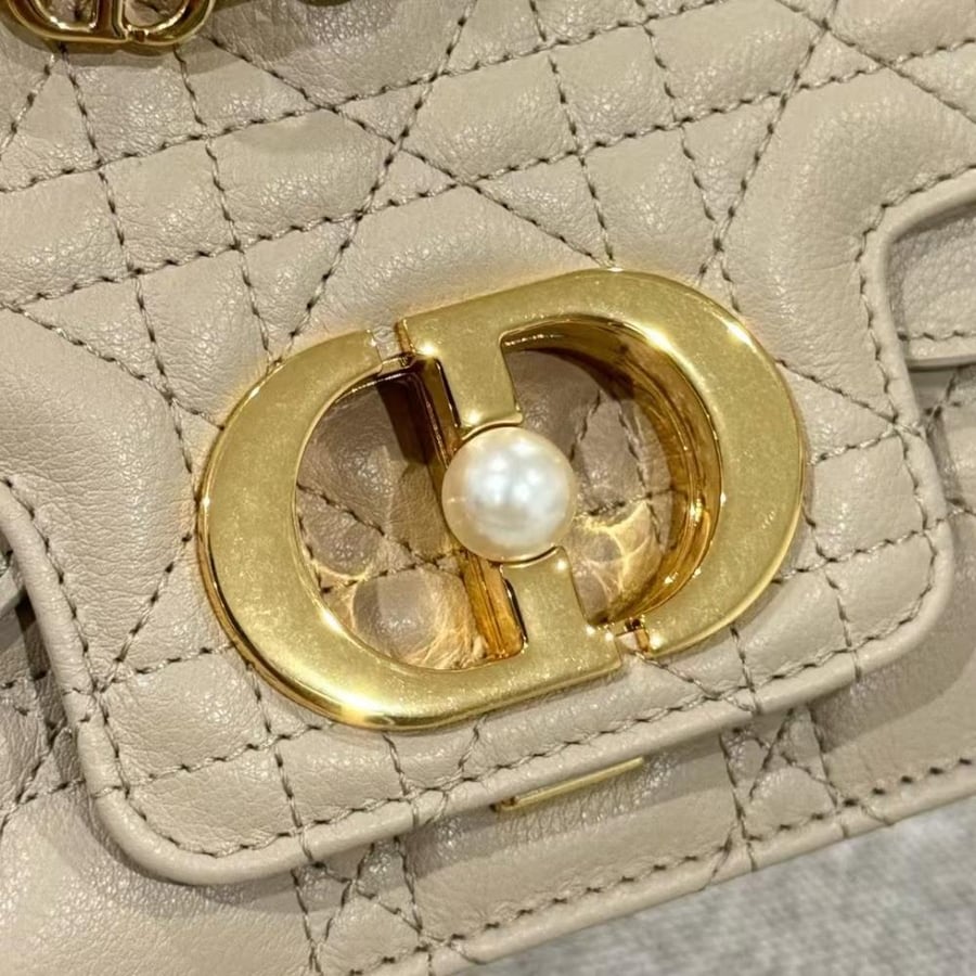 ديور jolie المقاس العرض 19cm الارتفاع 12cm العمق 6cm