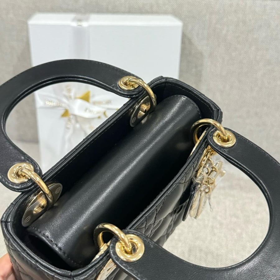ليدي ديور  ميني. المقاس العرض 17cm الارتفاع 15cm العمق7cm