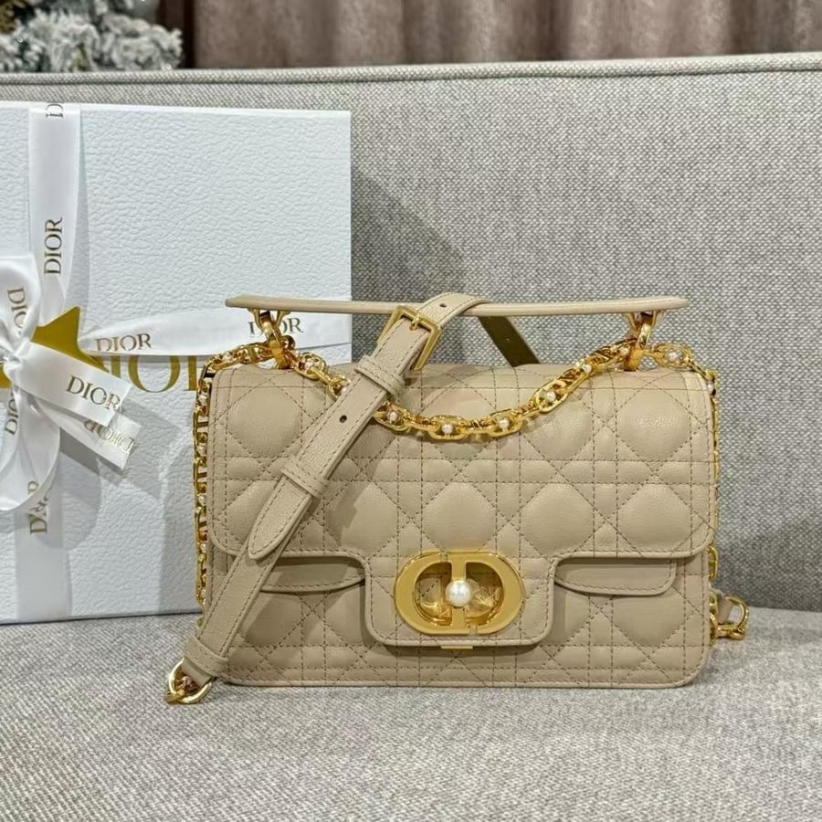 ديور jolie. المقاس العرض 22cm الارتفاع 14cm العمق8cm