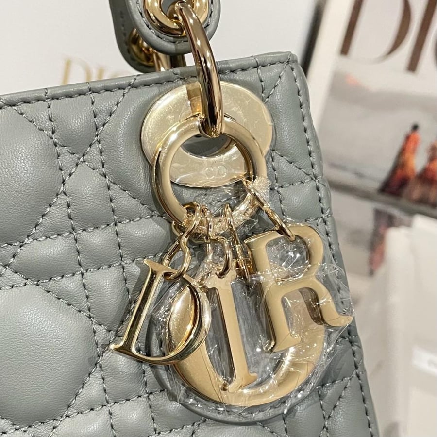 ليدي ديور  ميني. المقاس العرض 17cm الارتفاع 15cm العمق7cm