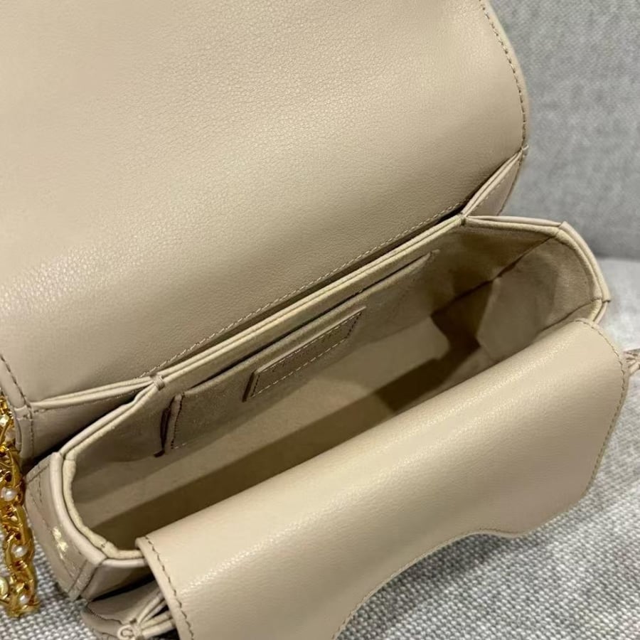 ديور jolie المقاس العرض 19cm الارتفاع 12cm العمق 6cm