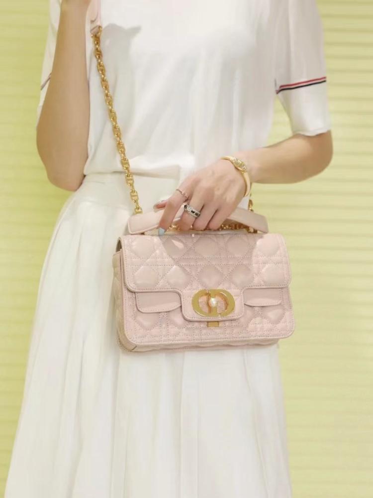 ديور jolie. المقاس العرض 22cm الارتفاع 14cm العمق8cm