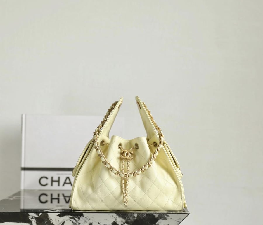 شانيل  25bag المقاس العرض 30cm الارتفاع 26cm العمق14cm