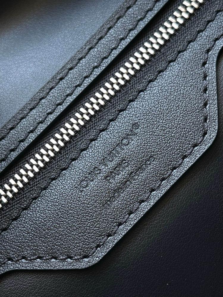 لوي فيتون speedy30 المقاس العرض30cm الارتفاع 21cm العمق17cm