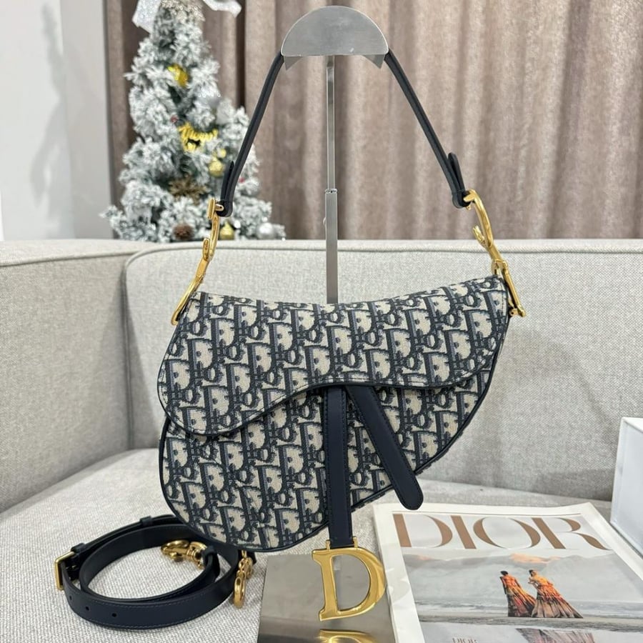 ديور saddle bag  المقاس العرض 25.5cm الارتفاع 20cm العمق 6.5cm