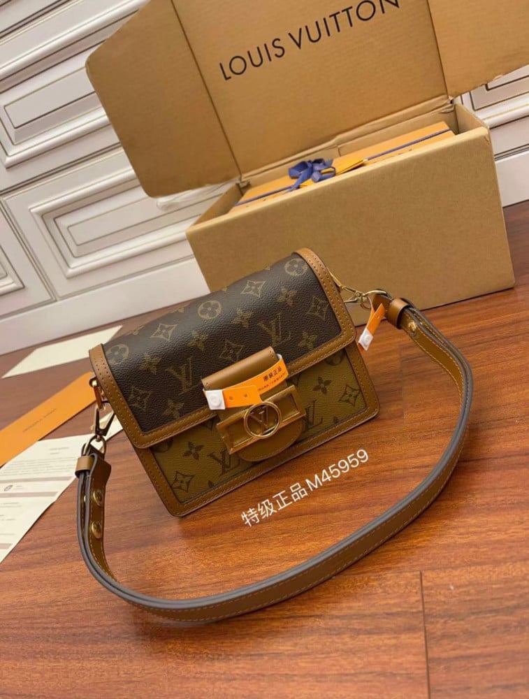 لوي فيتون. المقاس العرض 20cm. الارتفاع 15cm العمق 9cm