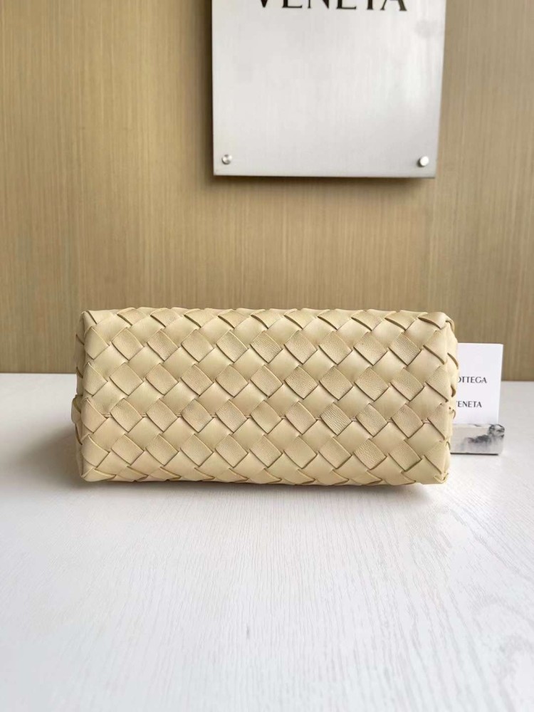 بوتيقا  المقاس العرض 25cm الارتفاع 20cm. العمق11cm