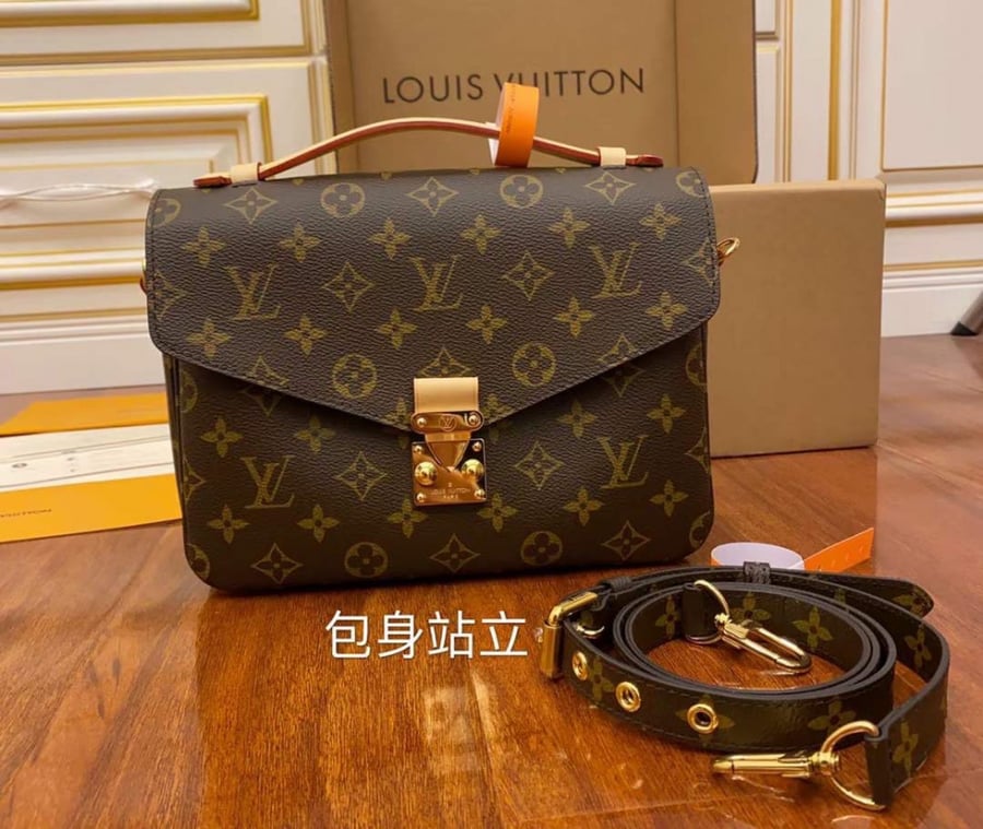 لوي فيتون. المقاس العرض25cm الارتفاع 19cm العمق 7cm
