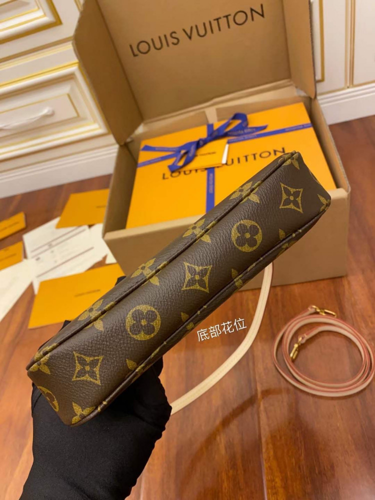 لوي فيتون.    المقاس.  العرض22.5cm الارتفاع 12.5 العمق5cm