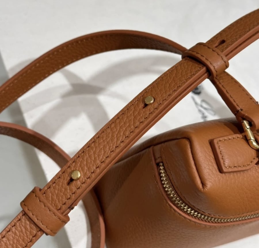 لوربيانا  المقاس العرض 19cm الارتفاع11cm العمق 6.5cm