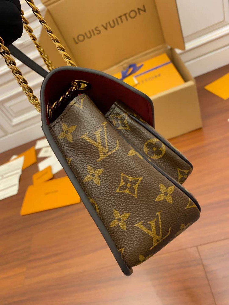 لوي فيتون. المقاس العرض 24cm الارتفاع 17cm. العمق12cm