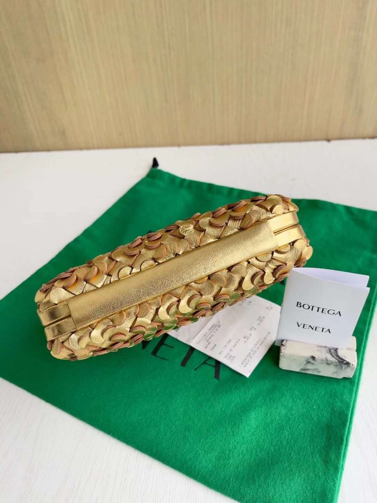 بوتيقا المقاس العرض 20.5cm الارتفاع 12.5cm العمق6cm