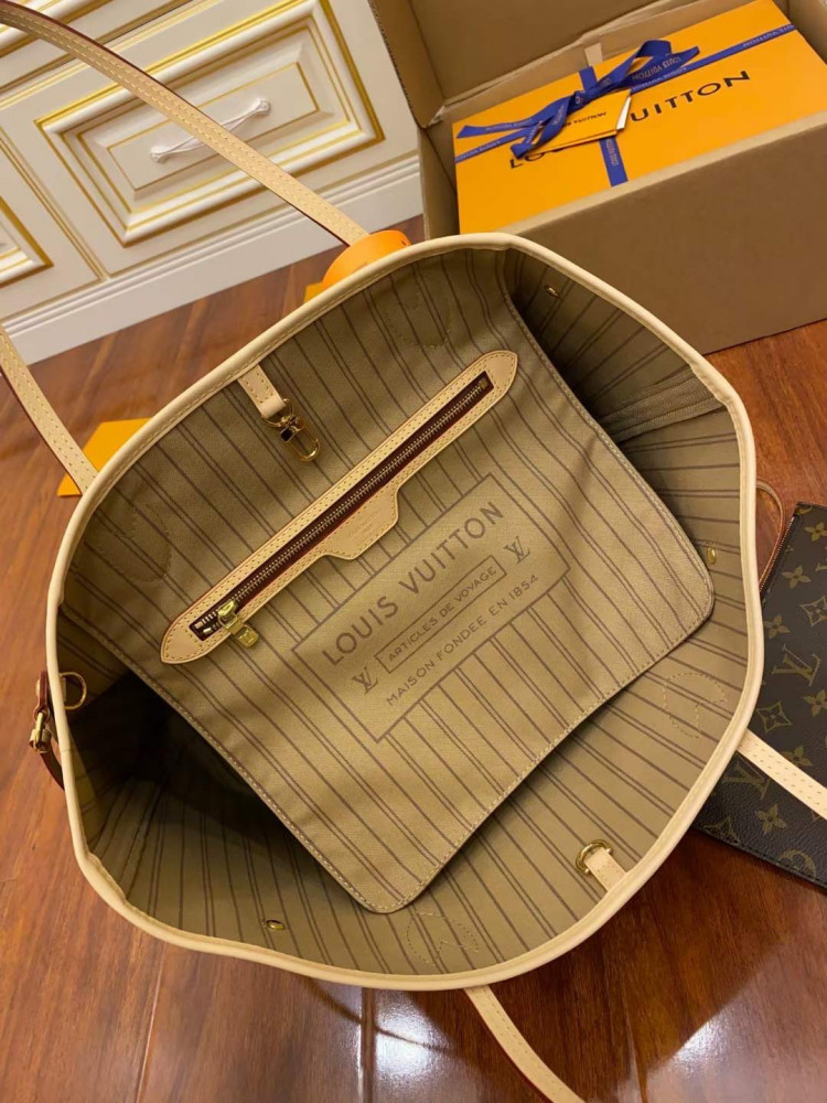 لوي فيتون. المقاس العرض.  32cm الارتفاع29cm  العمق17cm