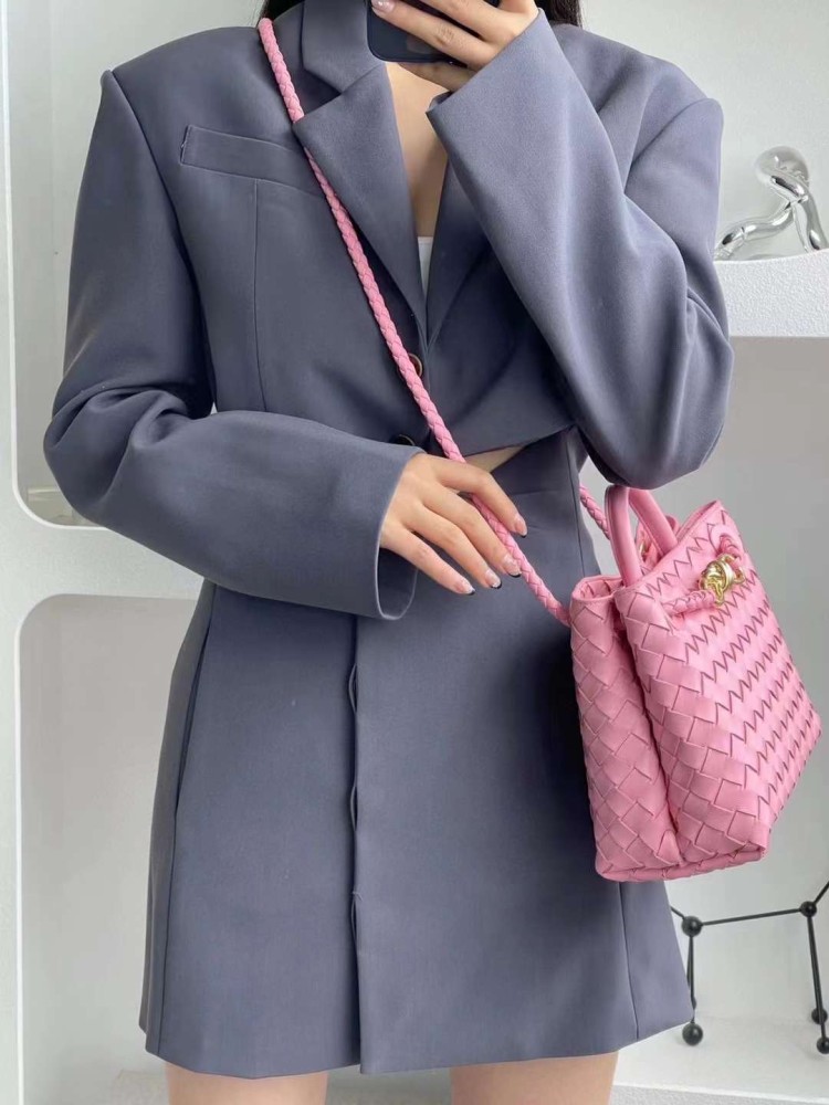 بوتيقا  المقاس العرض 25cm الارتفاع 20cm. العمق11cm