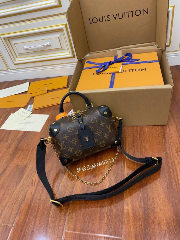 لوي فيتون. المقاس العرض20cm الارتفاع 14cm العمق 7.5