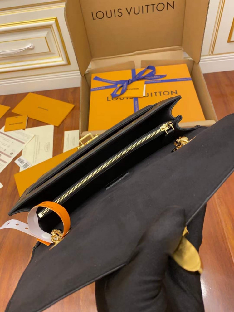 لوي فيتون. المقاس  العرض 27cm الارتفاع 17cm. العمق10cm