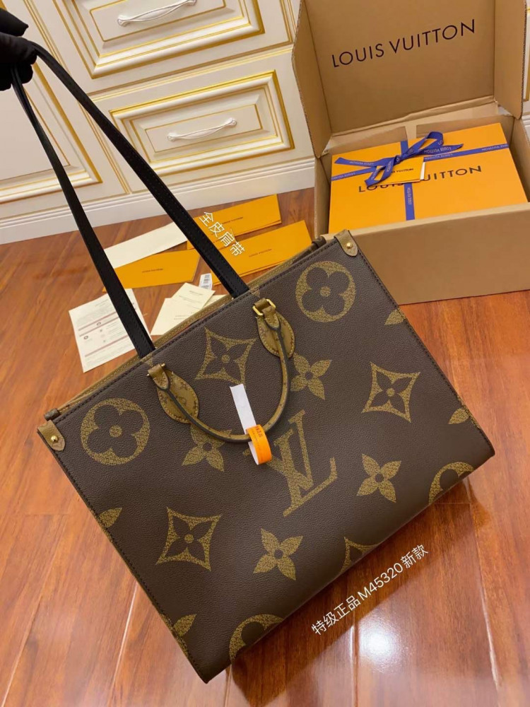 لوي فيتون. اون ذا قو. مقاس كبير. العرض 41cm الارتفاع34cm العمق19cm