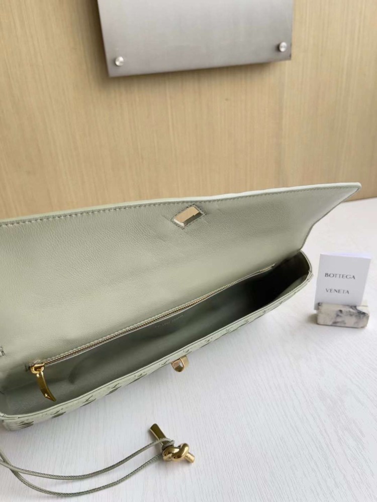 بوتيقا.  المقاس العرض 31cmالارتفاع 13cm العمق 3cm
