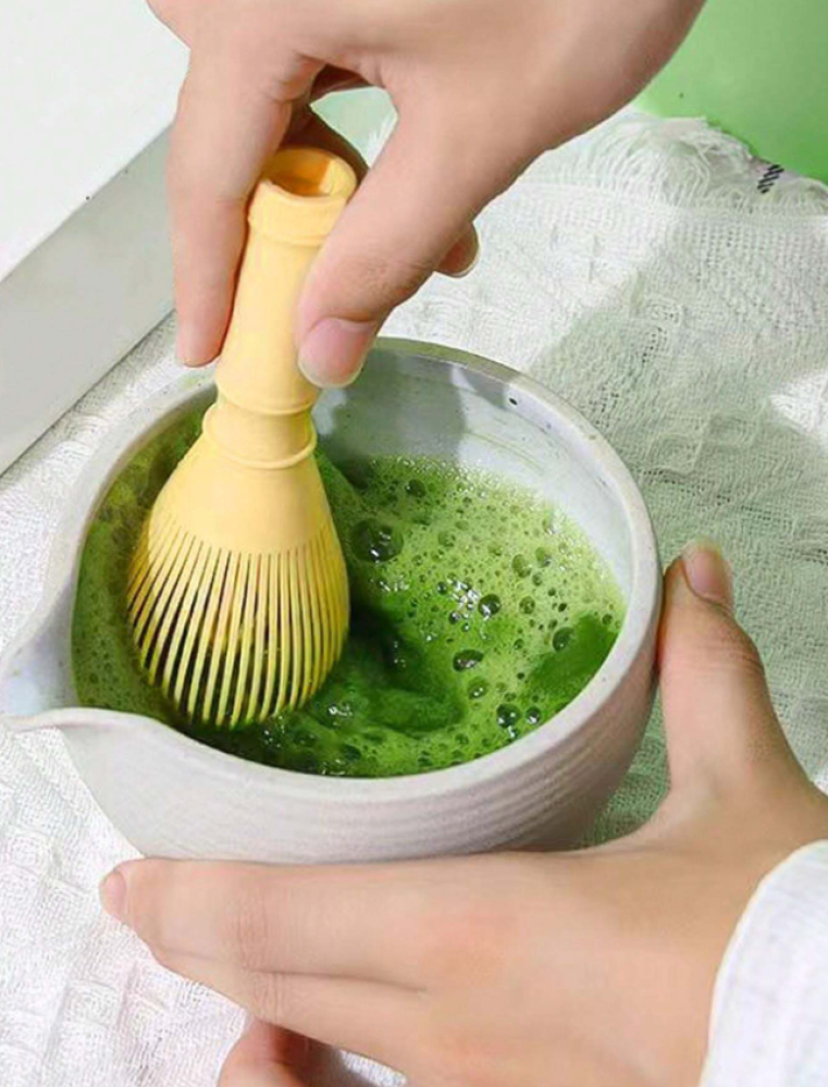 اداة خفق الماتشا اخضر بلاستيك