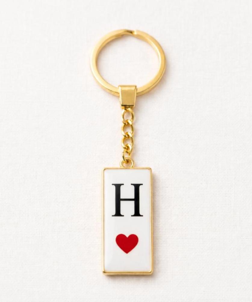 Elegant keychain with the letter H design