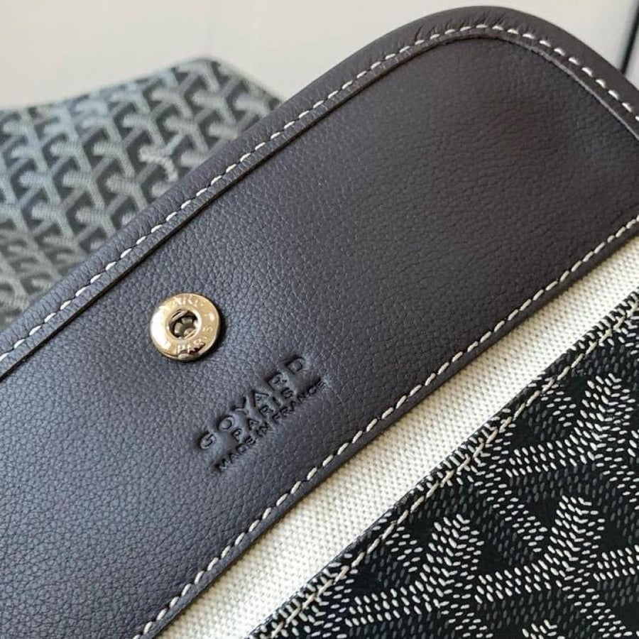 Goyard L