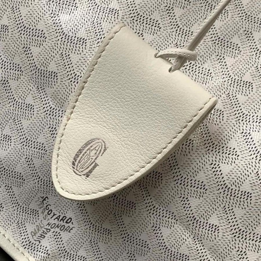 Goyard L